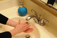 Washing Hands by peapod labs on flickr. Licensed under CC 2.0